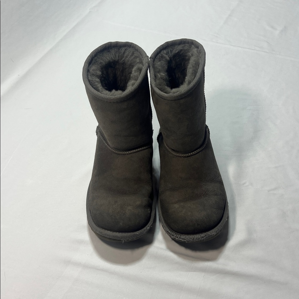 Grey uggs size 3 - Picture 7 of 8